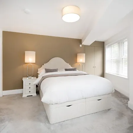 Sixtytwo By Serviced *