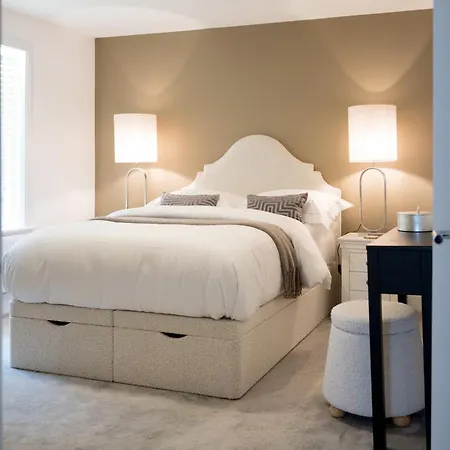 Sixtytwo By Serviced *