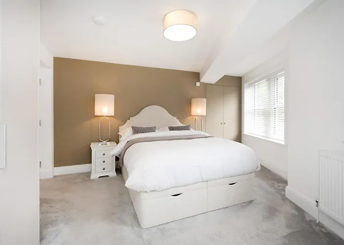 Sixtytwo By Serviced *